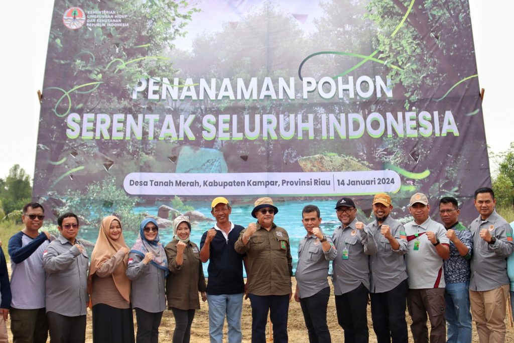 [ppid.menlhk.go.id] Penanaman Pohon Serentak Di Seluruh Indonesia, Kepala BSILHK Tanam Di Riau