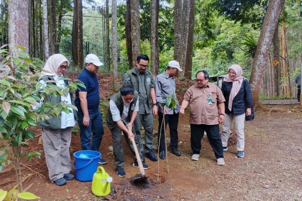 Menteri Kehutanan Tinjau Hutan Gunung Dahu Menteri Kehutanan Tinjau Hutan Gunung Dahu